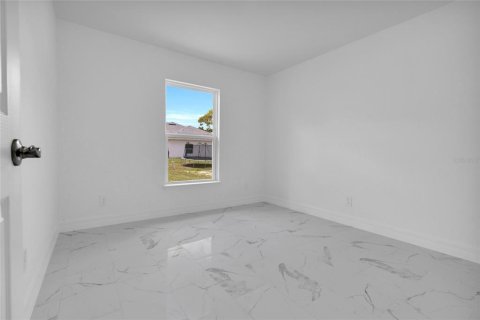 House in Cape Coral, Florida 3 bedrooms, 121.7 sq.m. № 2229338 - photo 16
