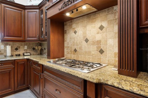 House in Windermere, Florida 4 bedrooms, 393.91 sq.m. № 1639965 - photo 15