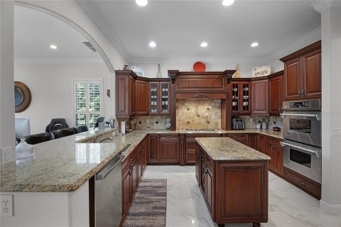 House in Windermere, Florida 4 bedrooms, 393.91 sq.m. № 1639965 - photo 14