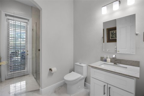 House in Windermere, Florida 4 bedrooms, 393.91 sq.m. № 1639965 - photo 24