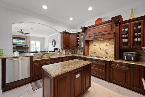 House in Windermere, Florida 4 bedrooms, 393.91 sq.m. № 1639965 - photo 13