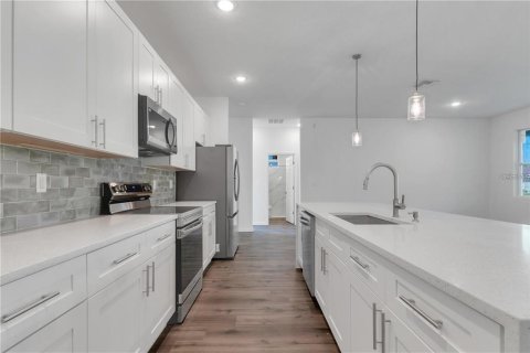Casa en alquiler en North Port, Florida, 4 dormitorios, 185.8 m2 № 1840352 - foto 9