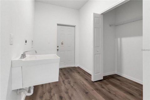 Casa en alquiler en North Port, Florida, 4 dormitorios, 185.8 m2 № 1840352 - foto 21