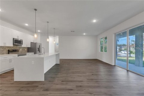 Casa en alquiler en North Port, Florida, 4 dormitorios, 185.8 m2 № 1840352 - foto 7