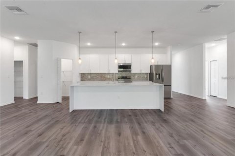 Casa en alquiler en North Port, Florida, 4 dormitorios, 185.8 m2 № 1840352 - foto 5
