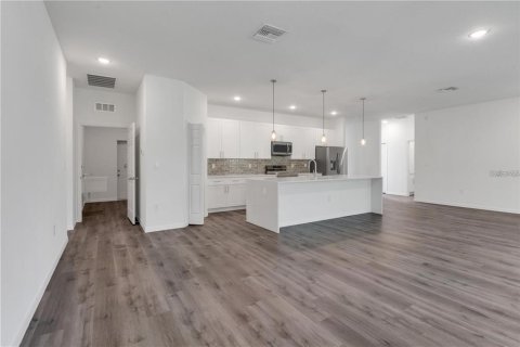 Casa en alquiler en North Port, Florida, 4 dormitorios, 185.8 m2 № 1840352 - foto 6