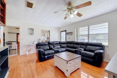 Villa ou maison à vendre à Zephyrhills, Floride: 3 chambres, 118.17 m2 № 2437194 - photo 11