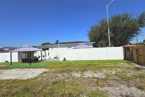 Villa ou maison à vendre à Hialeah, Floride: 4 chambres, 199.93 m2 № 2024526 - photo 14