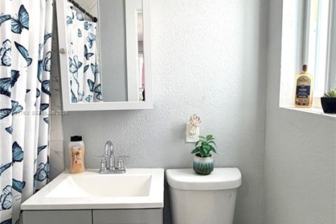 Villa ou maison à vendre à Hialeah, Floride: 4 chambres, 199.93 m2 № 2024526 - photo 11