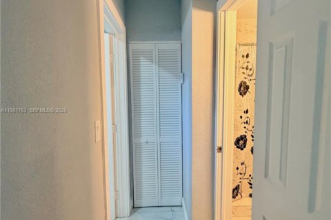 Villa ou maison à vendre à Hialeah, Floride: 4 chambres, 199.93 m2 № 2024526 - photo 8