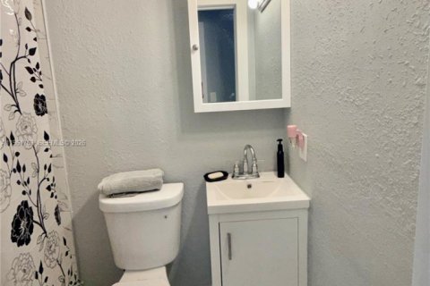 Villa ou maison à vendre à Hialeah, Floride: 4 chambres, 199.93 m2 № 2024526 - photo 10