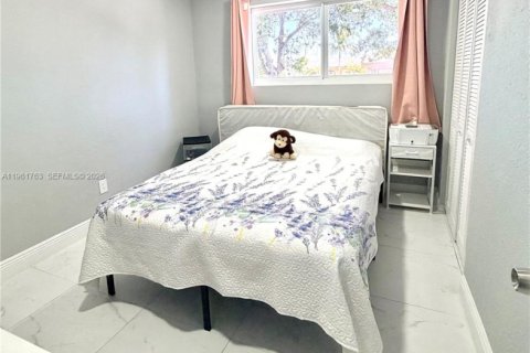 Villa ou maison à vendre à Hialeah, Floride: 4 chambres, 199.93 m2 № 2024526 - photo 7