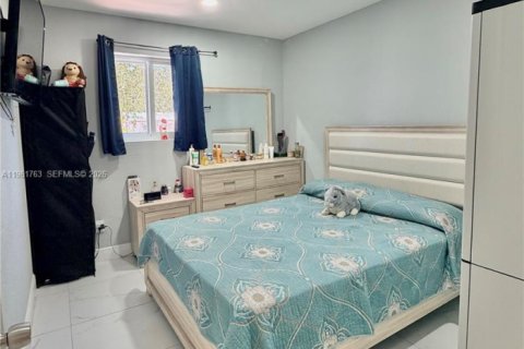 Villa ou maison à vendre à Hialeah, Floride: 4 chambres, 199.93 m2 № 2024526 - photo 6