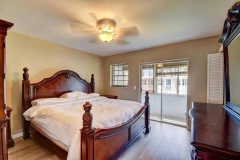 Condo in Ocean Ridge, Florida, 1 bedroom № 2171527 - photo 8