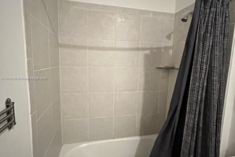 Townhouse in Homestead, Florida 3 bedrooms, 159.98 sq.m. № 1937941 - photo 13