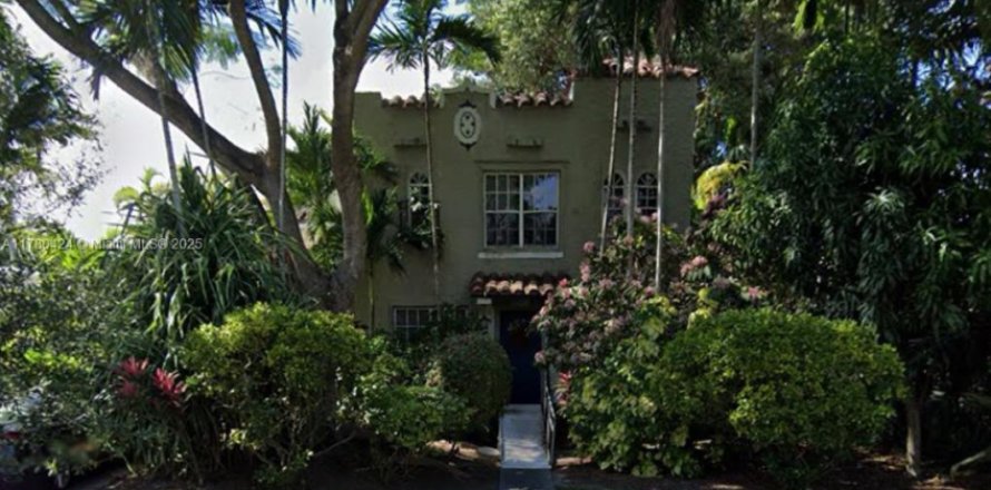 House in Coral Gables, Florida 6 bedrooms, 251.58 sq.m. № 1934495