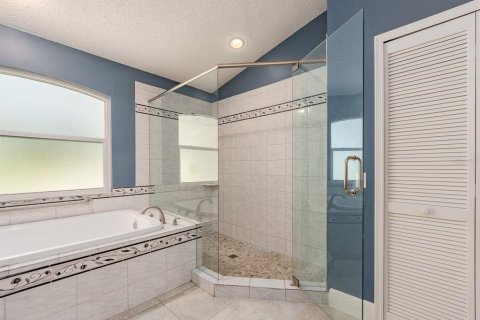 House in Palm Harbor, Florida 4 bedrooms, 242.2 sq.m. № 2133799 - photo 23