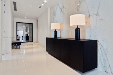Copropriété à louer à Miami, Floride: 4 chambres, 334.54 m2 № 1775792 - photo 4