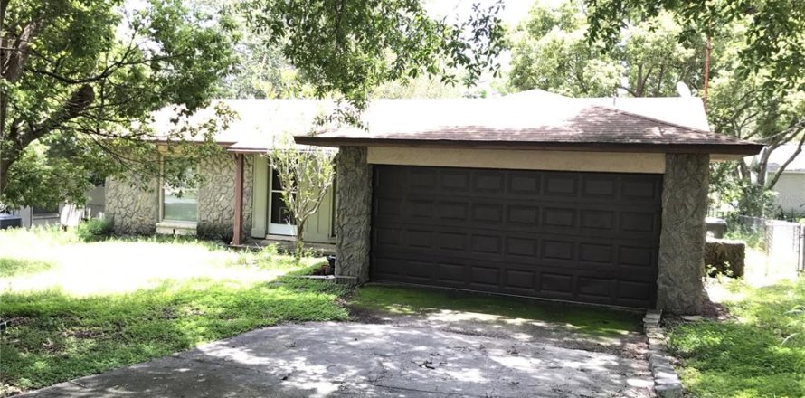 House in Clermont, Florida 2 bedrooms, 97.55 sq.m. № 2391444