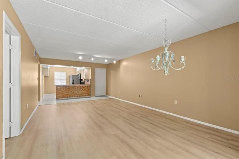 Condo in Oldsmar, Florida, 2 bedrooms  № 1886274 - photo 10