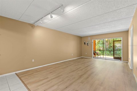 Condo in Oldsmar, Florida, 2 bedrooms  № 1886274 - photo 5