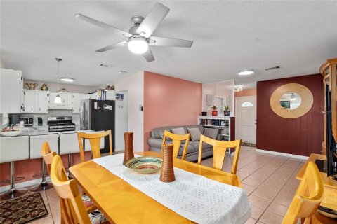 House in Gainesville, Florida 3 bedrooms, 162.21 sq.m. № 1833557 - photo 2