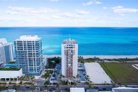 Condominio en Miami Beach, Florida, 2 dormitorios  № 2040026