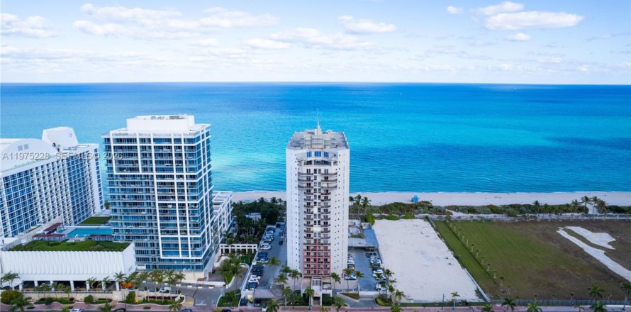 Condominio en Miami Beach, Florida, 2 dormitorios № 2040026