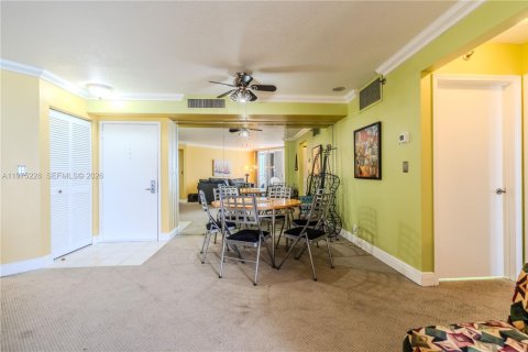 Condominio en venta en Miami Beach, Florida, 2 dormitorios, 110.55 m2 № 2040026 - foto 12