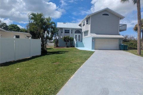 Villa ou maison à vendre à Englewood, Floride: 3 chambres, 179.12 m2 № 2347957 - photo 2