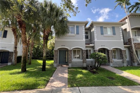 Townhouse in Miramar, Florida 3 bedrooms, 132.2 sq.m. № 1987775