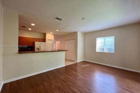 Townhouse in Miramar, Florida 3 bedrooms, 132.2 sq.m. № 1987775 - photo 7