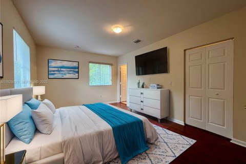 Townhouse in Miramar, Florida 3 bedrooms, 132.2 sq.m. № 1987775 - photo 9