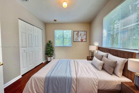 Townhouse in Miramar, Florida 3 bedrooms, 132.2 sq.m. № 1987775 - photo 12