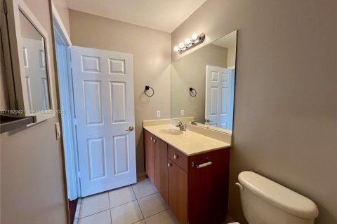 Townhouse in Miramar, Florida 3 bedrooms, 132.2 sq.m. № 1987775 - photo 11