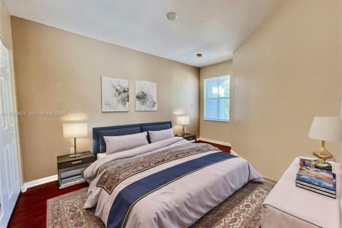 Townhouse in Miramar, Florida 3 bedrooms, 132.2 sq.m. № 1987775 - photo 14