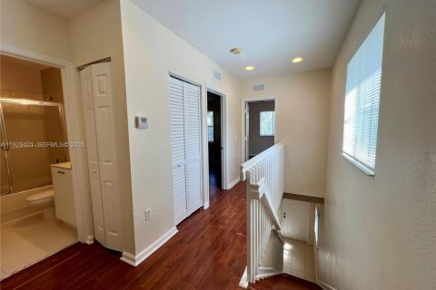 Townhouse in Miramar, Florida 3 bedrooms, 132.2 sq.m. № 1987775 - photo 8