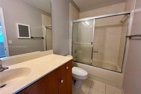 Townhouse in Miramar, Florida 3 bedrooms, 132.2 sq.m. № 1987775 - photo 13