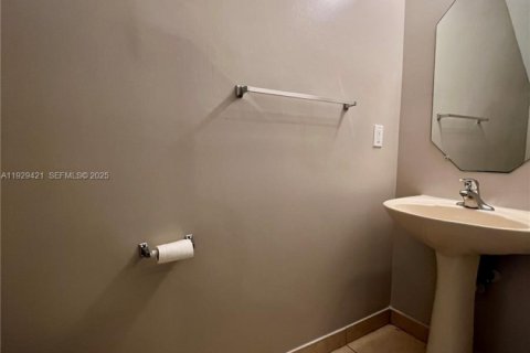 Townhouse in Miramar, Florida 3 bedrooms, 132.2 sq.m. № 1987775 - photo 4