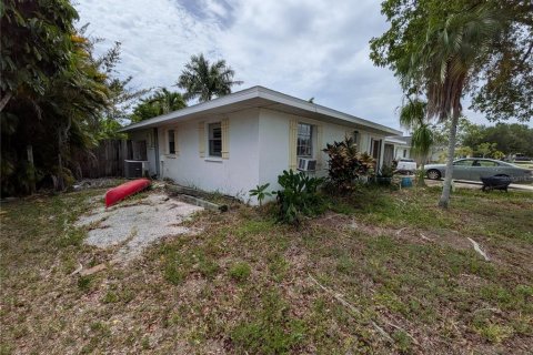 House in Fort Myers, Florida 2 bedrooms, 124.67 sq.m. № 2204412 - photo 14