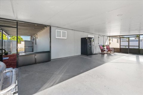 Купить виллу или дом в Майами-Гарденс, Флорида 4 спальни, № 2006483 - фото 23