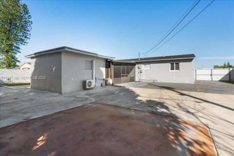 Купить виллу или дом в Майами-Гарденс, Флорида 4 спальни, № 2006483 - фото 9