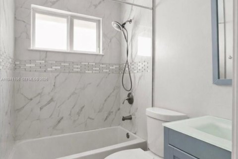 Купить виллу или дом в Майами-Гарденс, Флорида 4 спальни, № 2006483 - фото 20