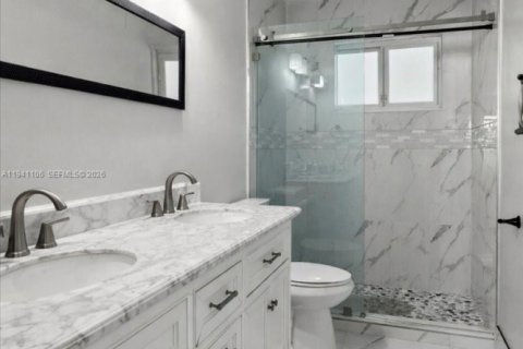 Купить виллу или дом в Майами-Гарденс, Флорида 4 спальни, № 2006483 - фото 15