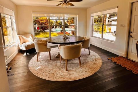 House in Hollywood, Florida 3 bedrooms, 152.82 sq.m. № 2069032 - photo 2