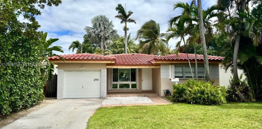 House in Hollywood, Florida 3 bedrooms, 152.82 sq.m. № 2069032