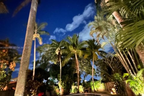 House in Hollywood, Florida 3 bedrooms, 152.82 sq.m. № 2069032 - photo 22