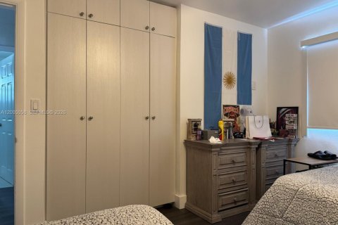 House in Hollywood, Florida 3 bedrooms, 152.82 sq.m. № 2069032 - photo 12