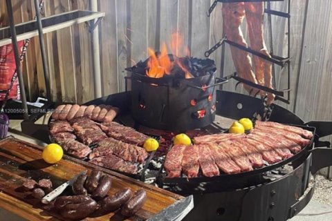 House in Hollywood, Florida 3 bedrooms, 152.82 sq.m. № 2069032 - photo 7