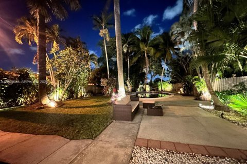 House in Hollywood, Florida 3 bedrooms, 152.82 sq.m. № 2069032 - photo 8